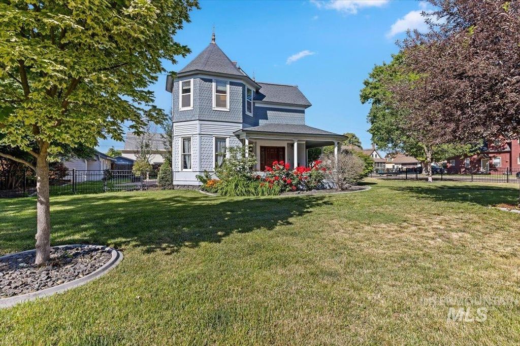 Photo of 904 E Belmont St, Caldwell, ID 83605 (MLS # 98989289)