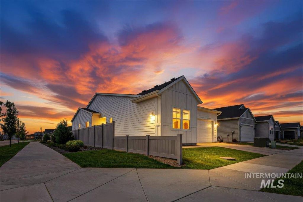 Photo of 8651 W Stillmore St, Star, ID 83669 (MLS # 98984432)