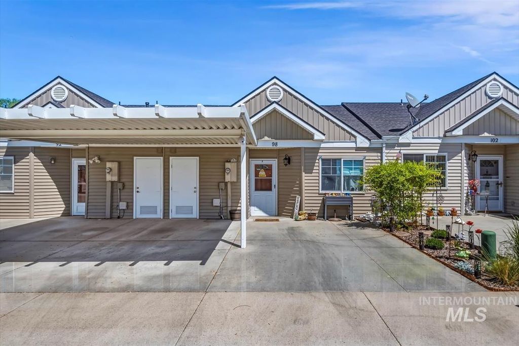 Photo of 98 E Waterbury Ln, Meridian, ID 83646 (MLS # 98986138)