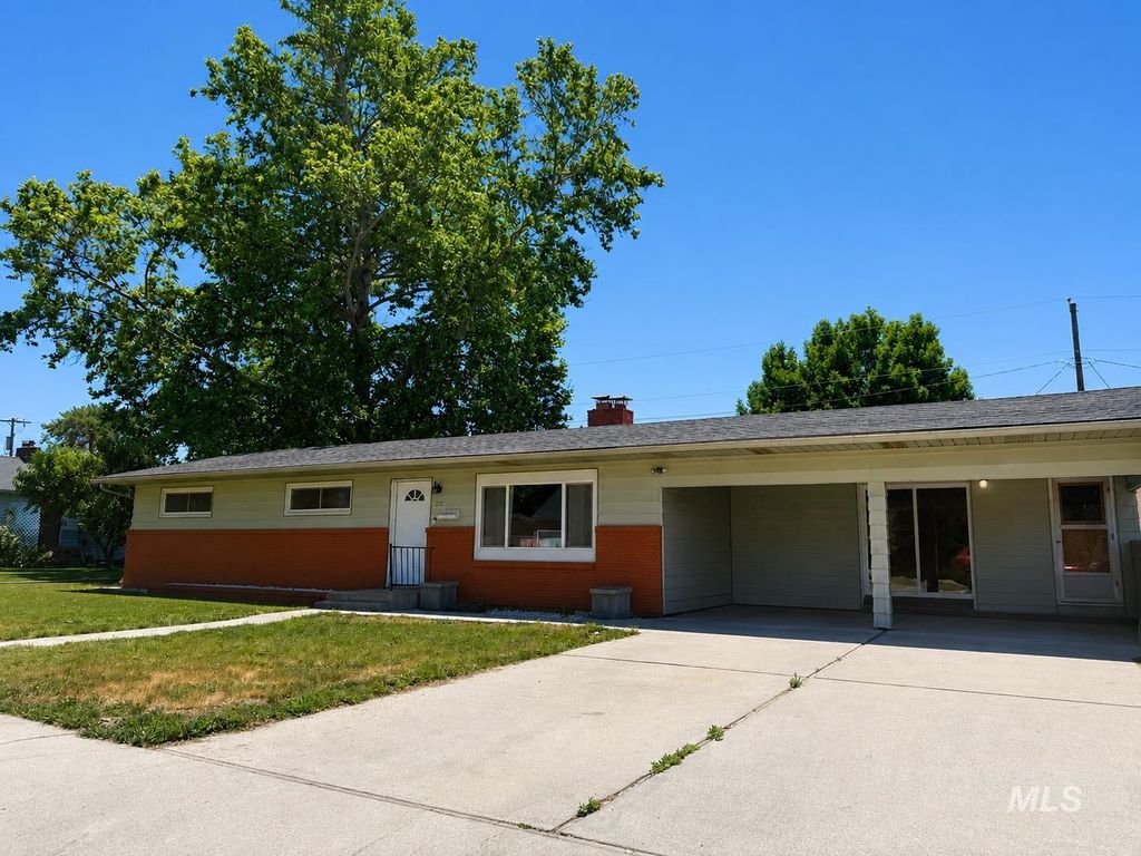 Photo of 312 Crescent Dr, Caldwell, ID 83605 (MLS # 98991219)