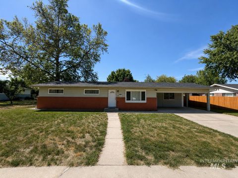 Photo of 312 Crescent Dr, Caldwell, ID 83605 (MLS # 98991219)
