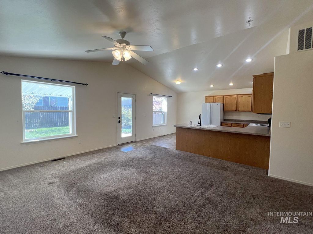 Photo of 329 W Ave J, Jerome, ID 83338 (MLS # 98980657)