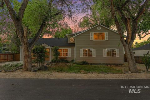 Photo of 2310 W Frederic St, Boise, ID 83705 (MLS # 98986219)