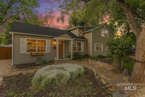 Photo of 2310 W Frederic St, Boise, ID 83705 (MLS # 98986219)