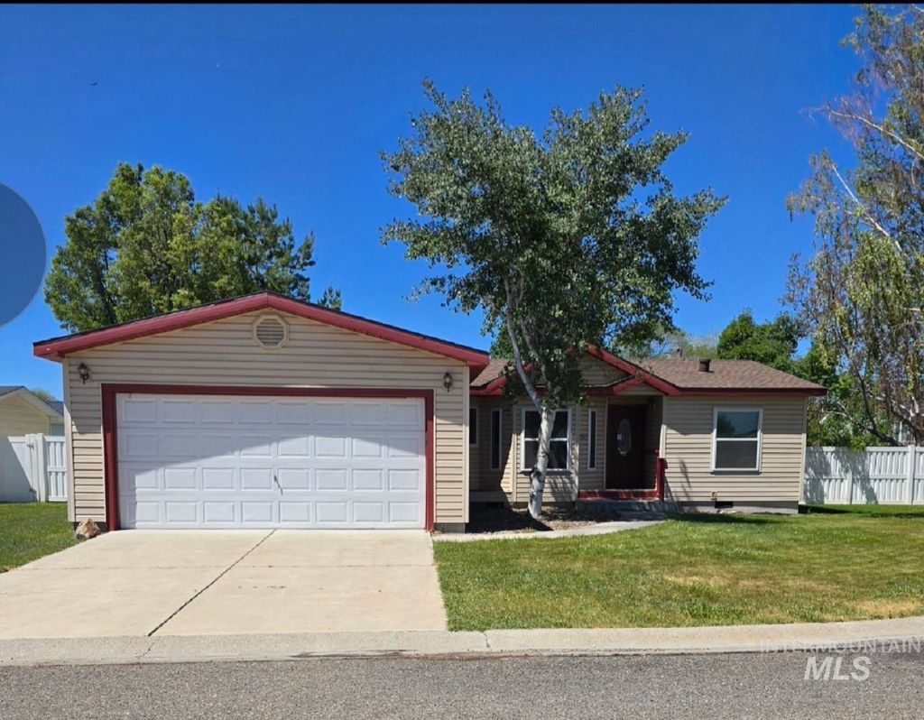 Photo of 2011 Palace Place, Heyburn, ID 83336 (MLS # 98986456)