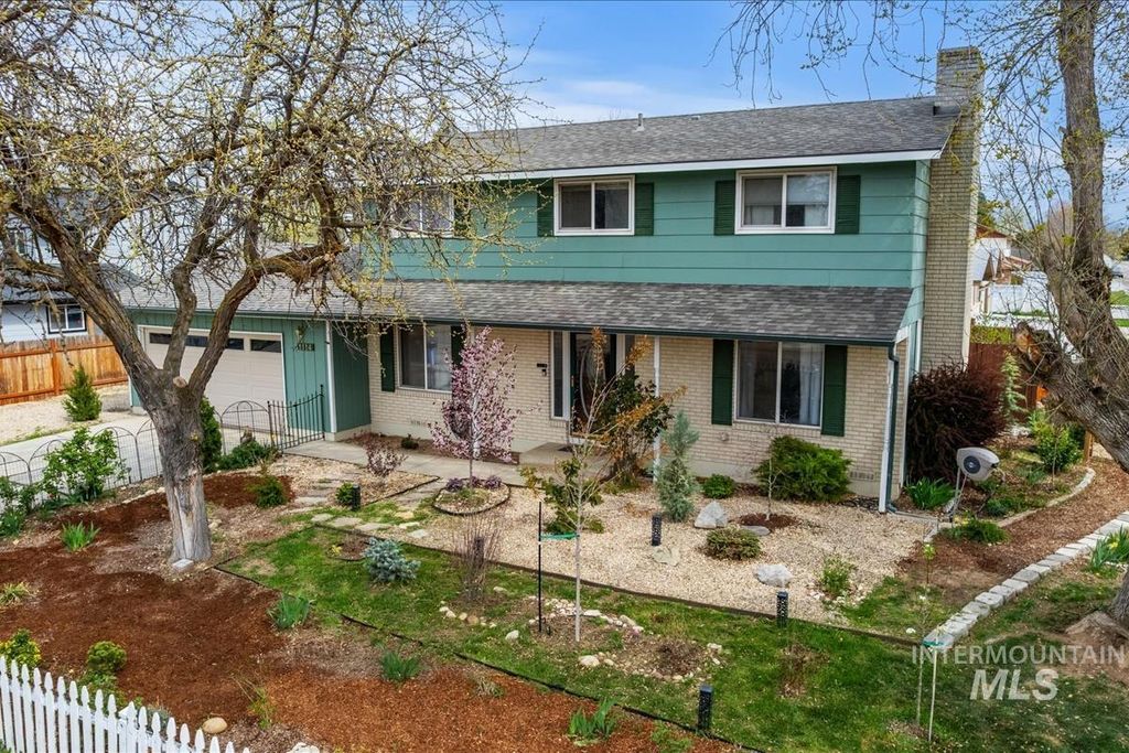 Photo of 1114 NW 11th St, Meridian, ID 83642 (MLS # 98980497)