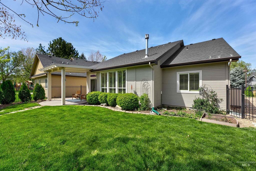 Photo of 1769 E Grand Canyon Dr, Meridian, ID 83646 (MLS # 98983430)