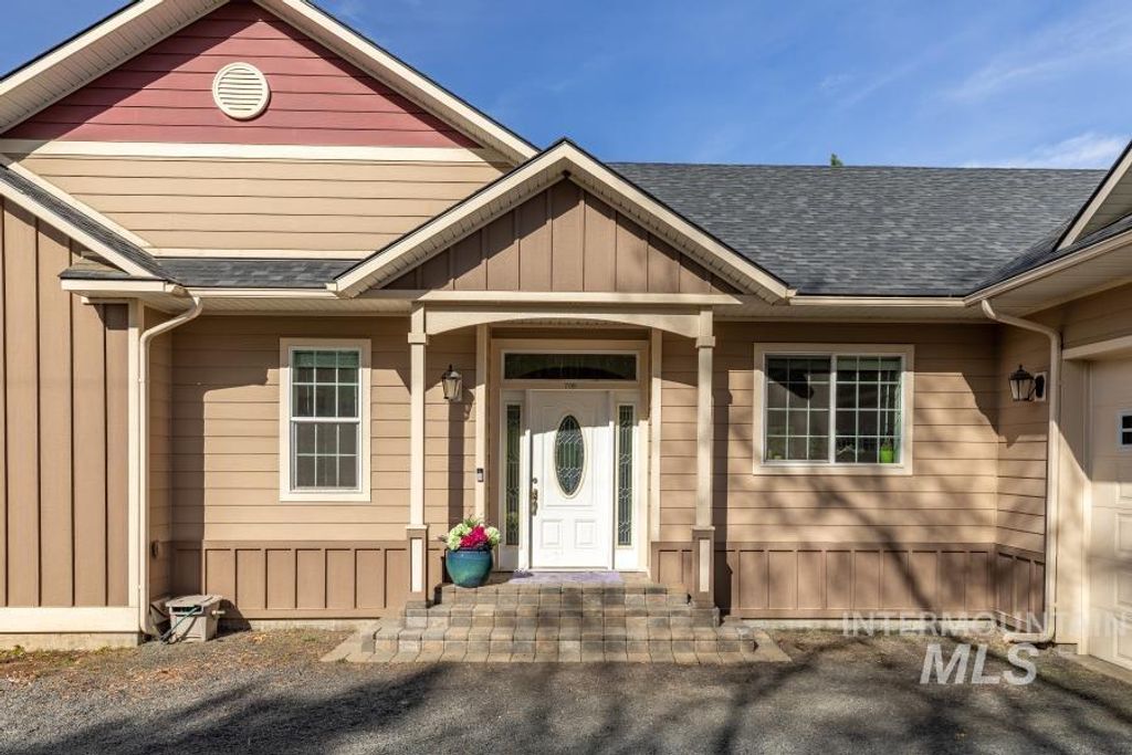 Photo of 705 Rachel St, Troy, ID 83871 (MLS # 98973476)