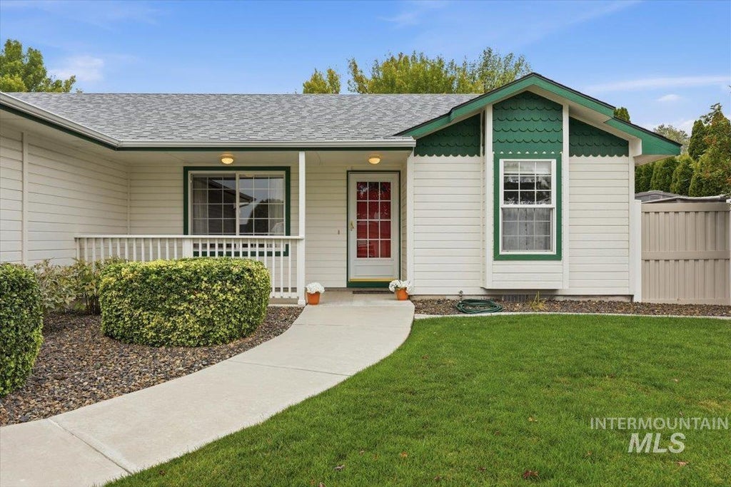 Photo of 3120 Ray Ave, Caldwell, ID 83605 (MLS # 98994942)