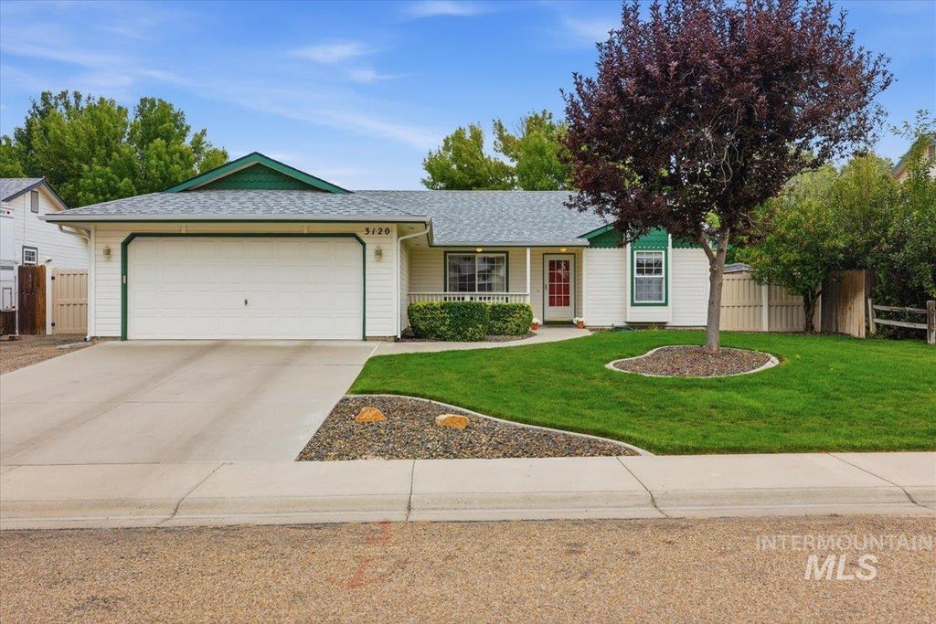 Photo of 3120 Ray Ave, Caldwell, ID 83605 (MLS # 98994942)
