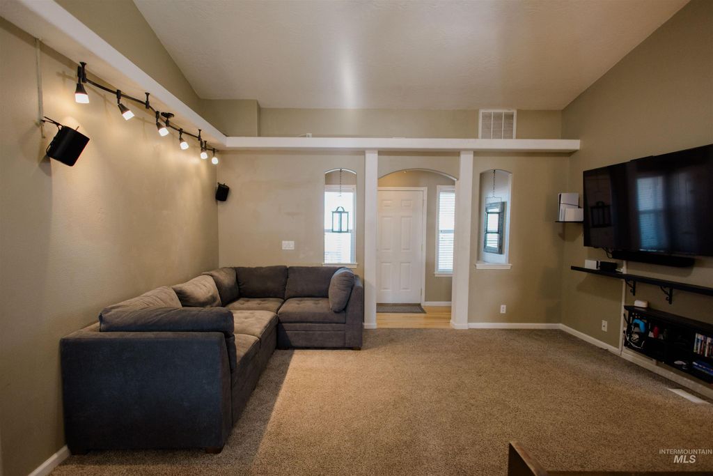 Photo of 123 Waterloo St, Mountain Home, ID 83647 (MLS # 98970508)