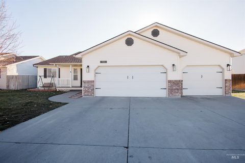 Photo of 123 Waterloo St, Mountain Home, ID 83647 (MLS # 98970508)