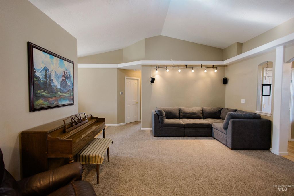 Photo of 123 Waterloo St, Mountain Home, ID 83647 (MLS # 98970508)