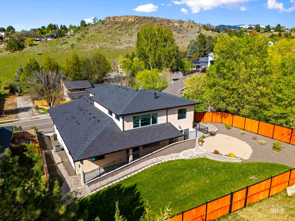 Photo of 1417 E Shenandoah Dr, Boise, ID 83712 (MLS # 98982621)