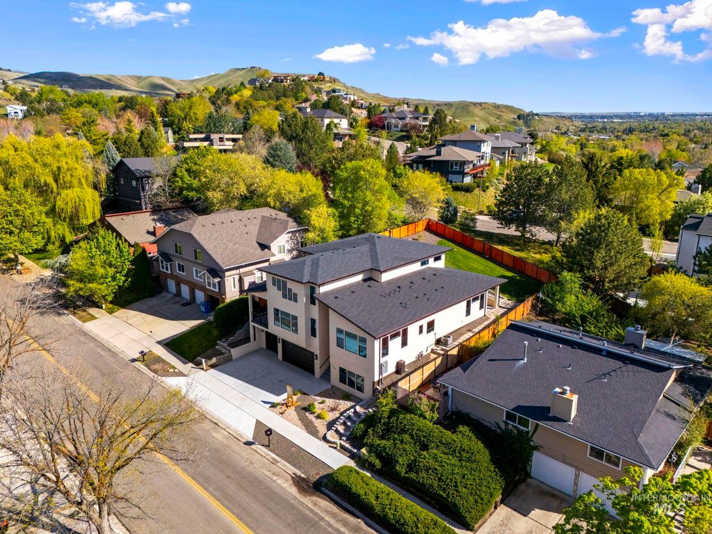 Photo of 1417 E Shenandoah Dr, Boise, ID 83712 (MLS # 98982621)