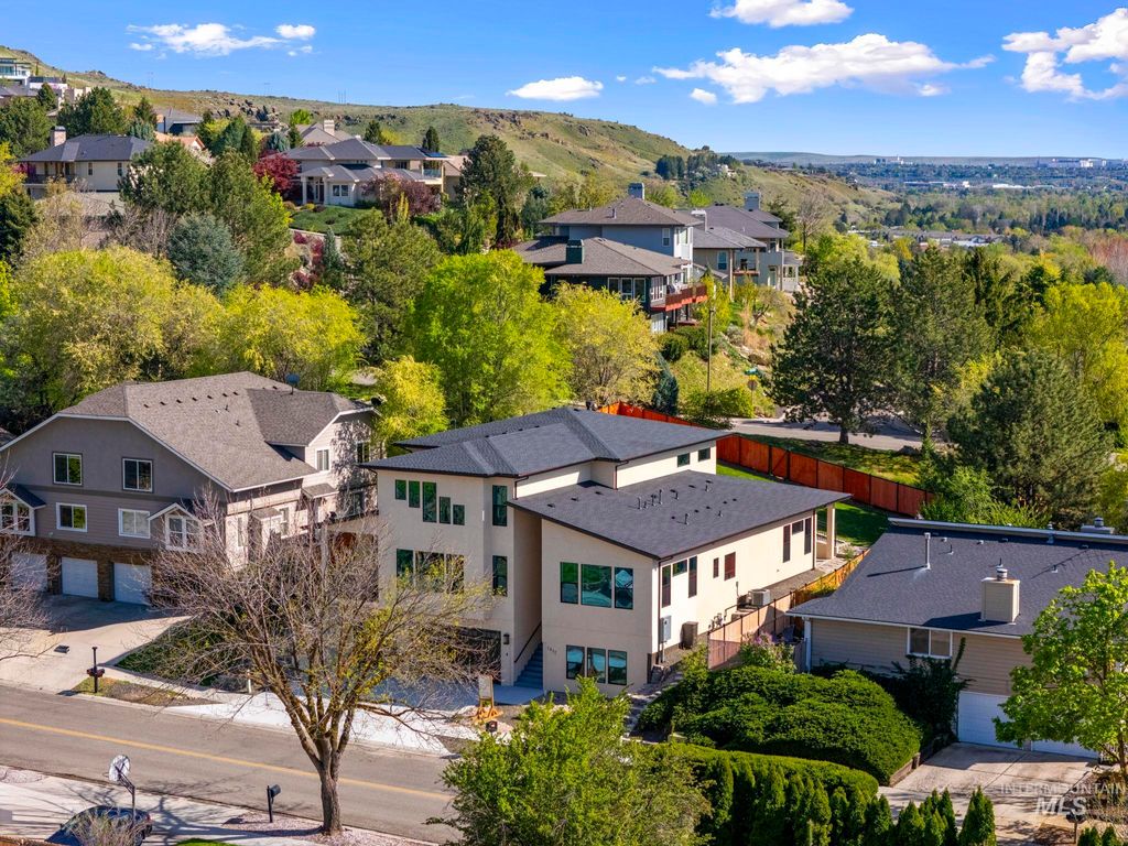 Photo of 1417 E Shenandoah Dr, Boise, ID 83712 (MLS # 98982621)