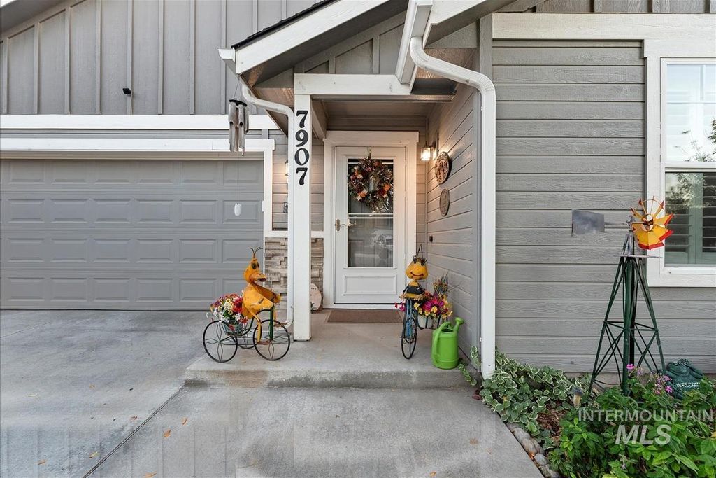 Photo of 7907 E Quaker Dr, Nampa, ID 83687 (MLS # 98964968)