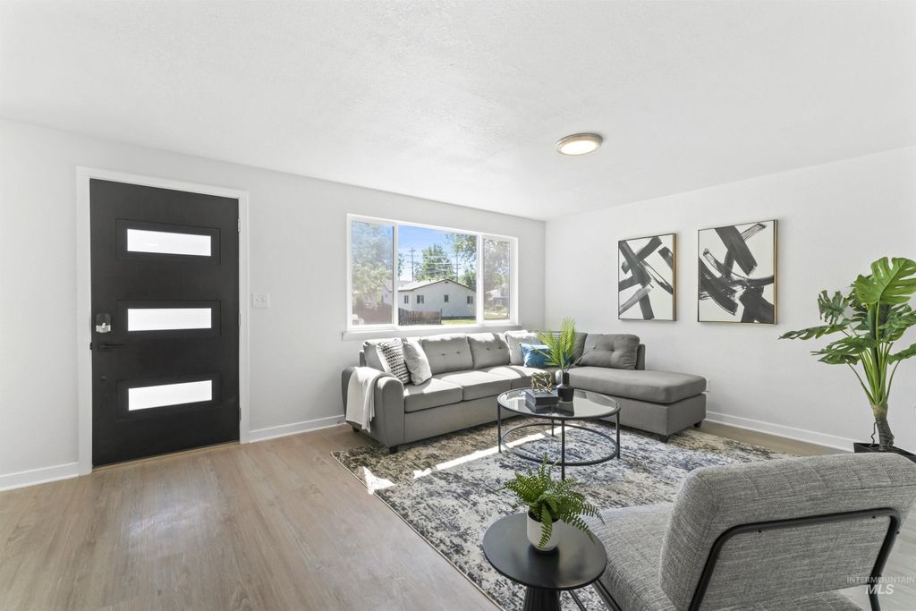 Photo of 2211 N 34th St, Boise, ID 83703 (MLS # 98964125)