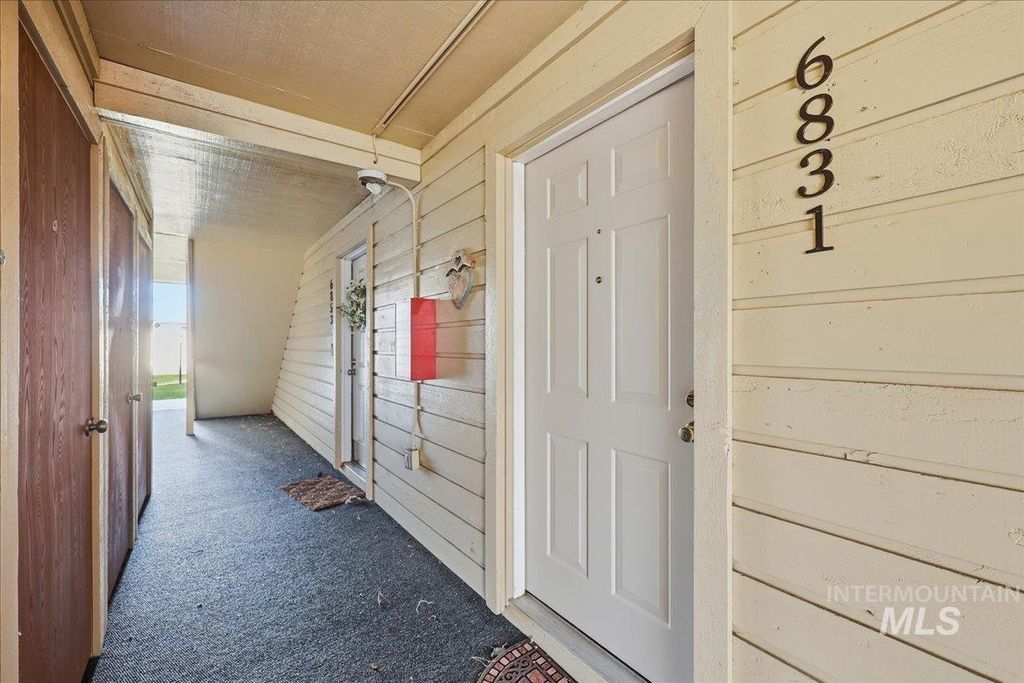 Photo of 6831 W Colehaven Ln #19, Boise, ID 83704 (MLS # 98969807)