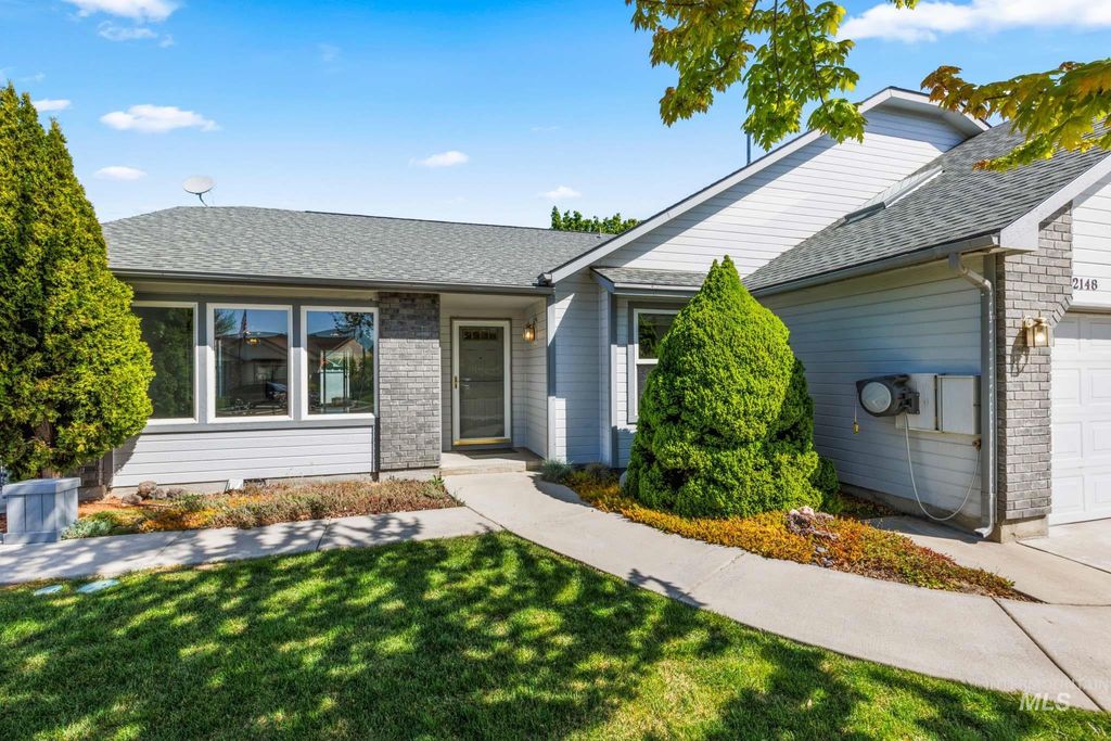 Photo of 2148 W Sandalwood Dr, Meridian, ID 83646 (MLS # 98984318)