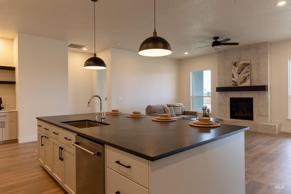 Photo of 426 E Jarvis St, Meridian, ID 83642 (MLS # 98963658)