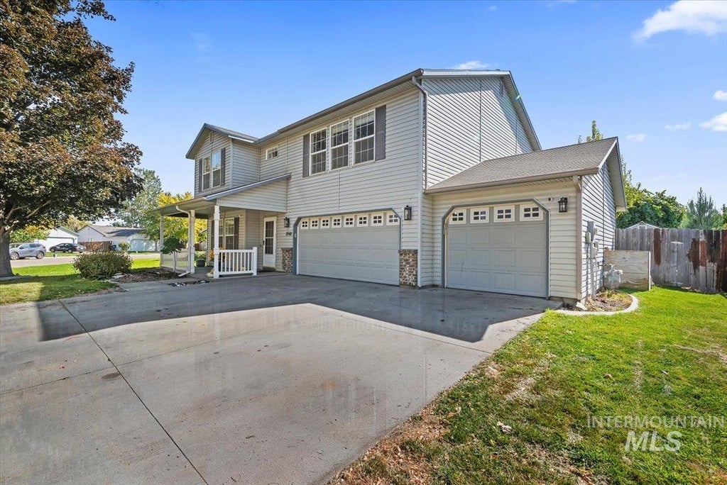 Photo of 11561 W Rainier Ave, Nampa, ID 83651 (MLS # 99002684)