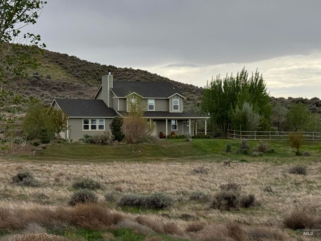 Photo of 4517 Snake River Mesa Road, Buhl, ID 83316 (MLS # 98982673)