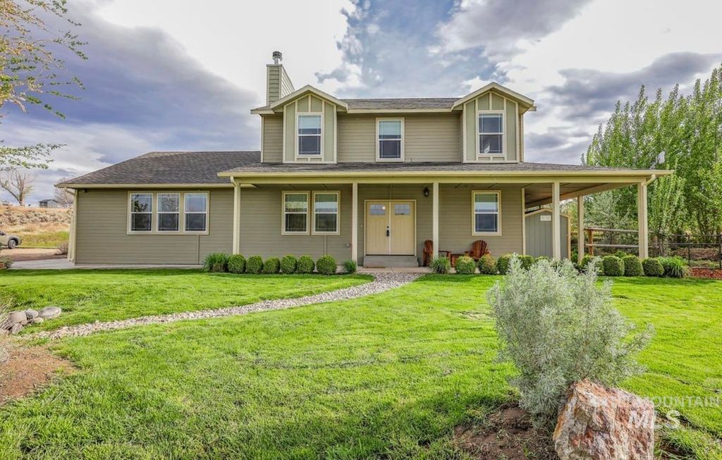 Photo of 4517 Snake River Mesa Road, Buhl, ID 83316 (MLS # 98982673)