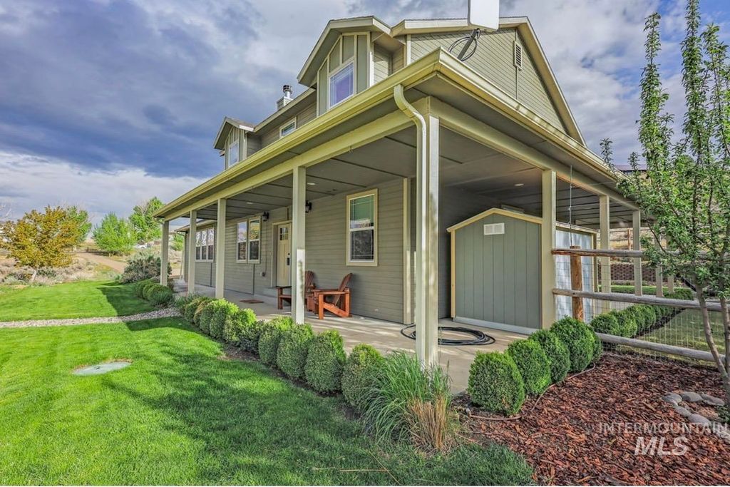 Photo of 4517 Snake River Mesa Road, Buhl, ID 83316 (MLS # 98982673)