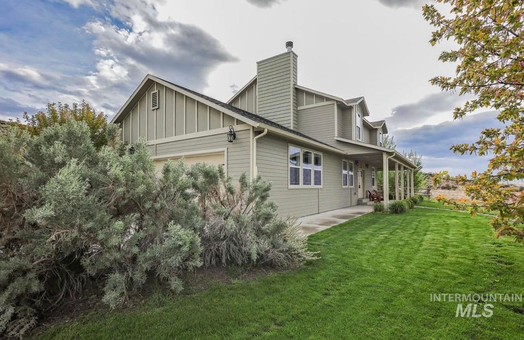Photo of 4517 Snake River Mesa Road, Buhl, ID 83316 (MLS # 98982673)