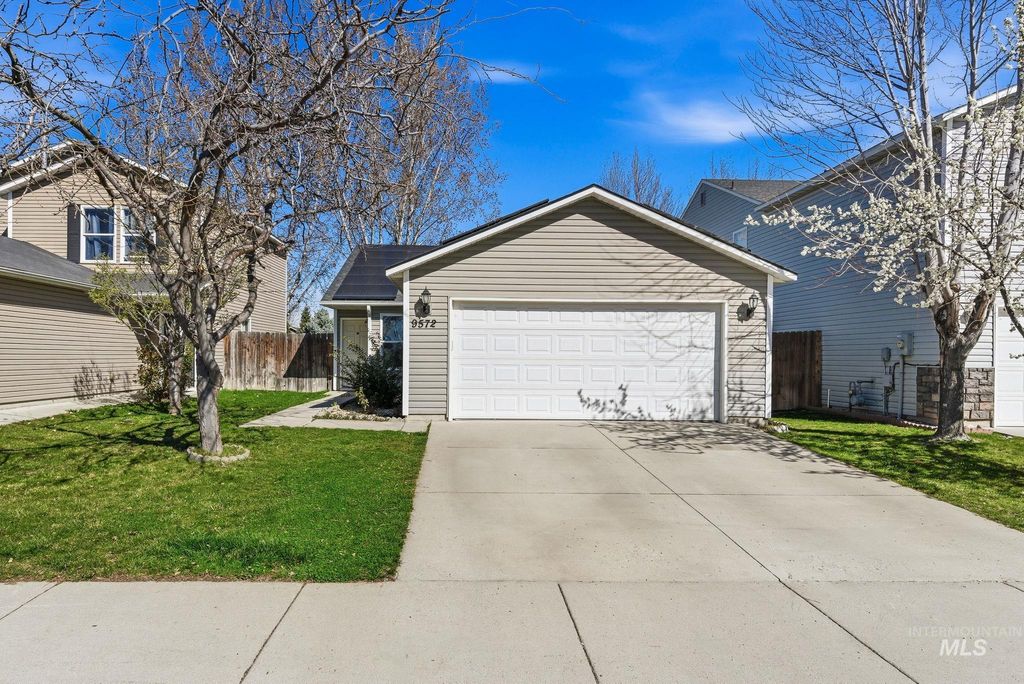 Photo of 9572 W Weir Hollis Dr, Boise, ID 83709 (MLS # 98978668)