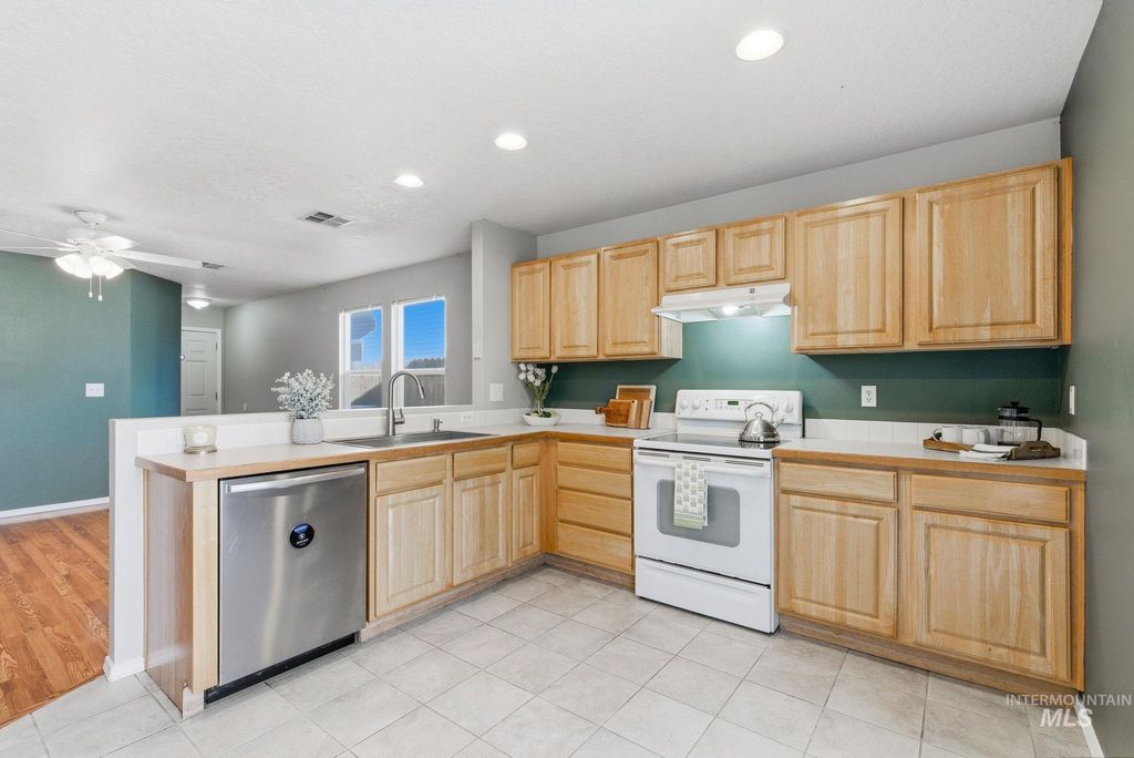 Photo of 9572 W Weir Hollis Dr, Boise, ID 83709 (MLS # 98978668)