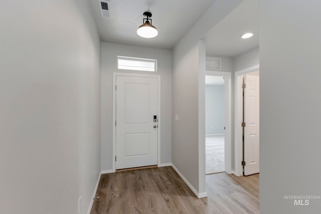 Photo of 1698 SW Besra Dr, Mountain Home, ID 83647 (MLS # 98955225)