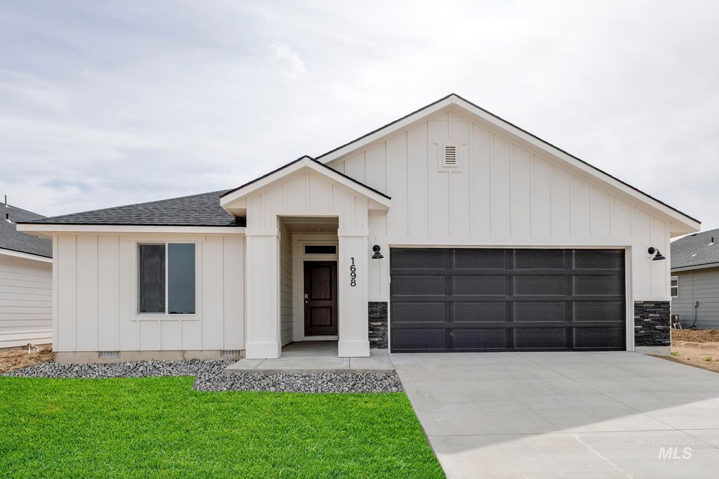 Photo of 1698 SW Besra Dr, Mountain Home, ID 83647 (MLS # 98955225)