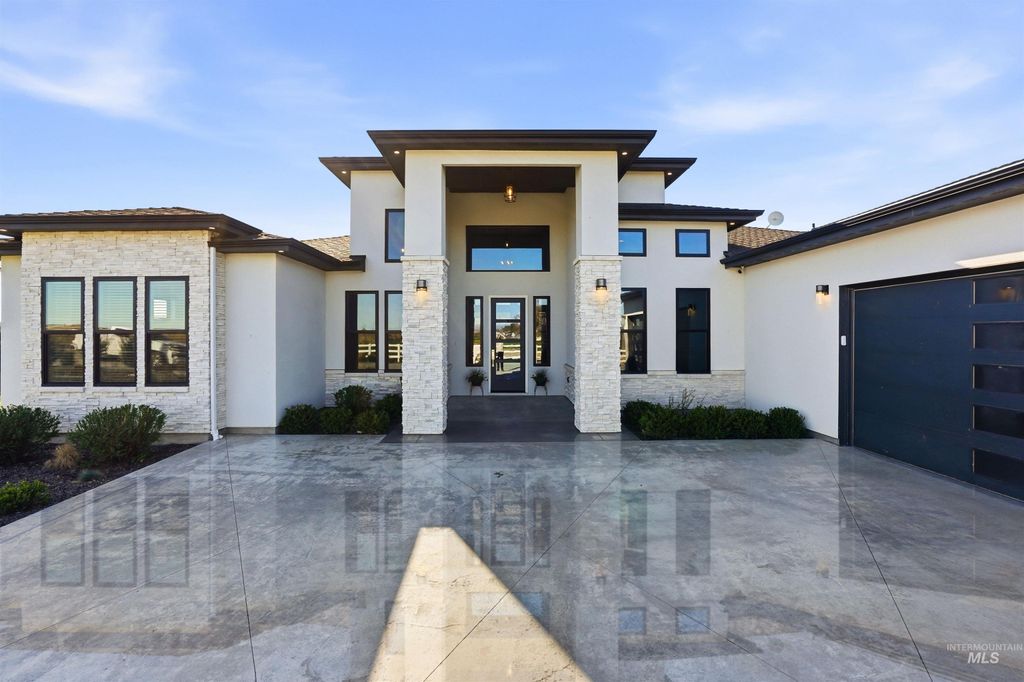 Photo of 320 W Homedale, Caldwell, ID 83607 (MLS # 98980019)