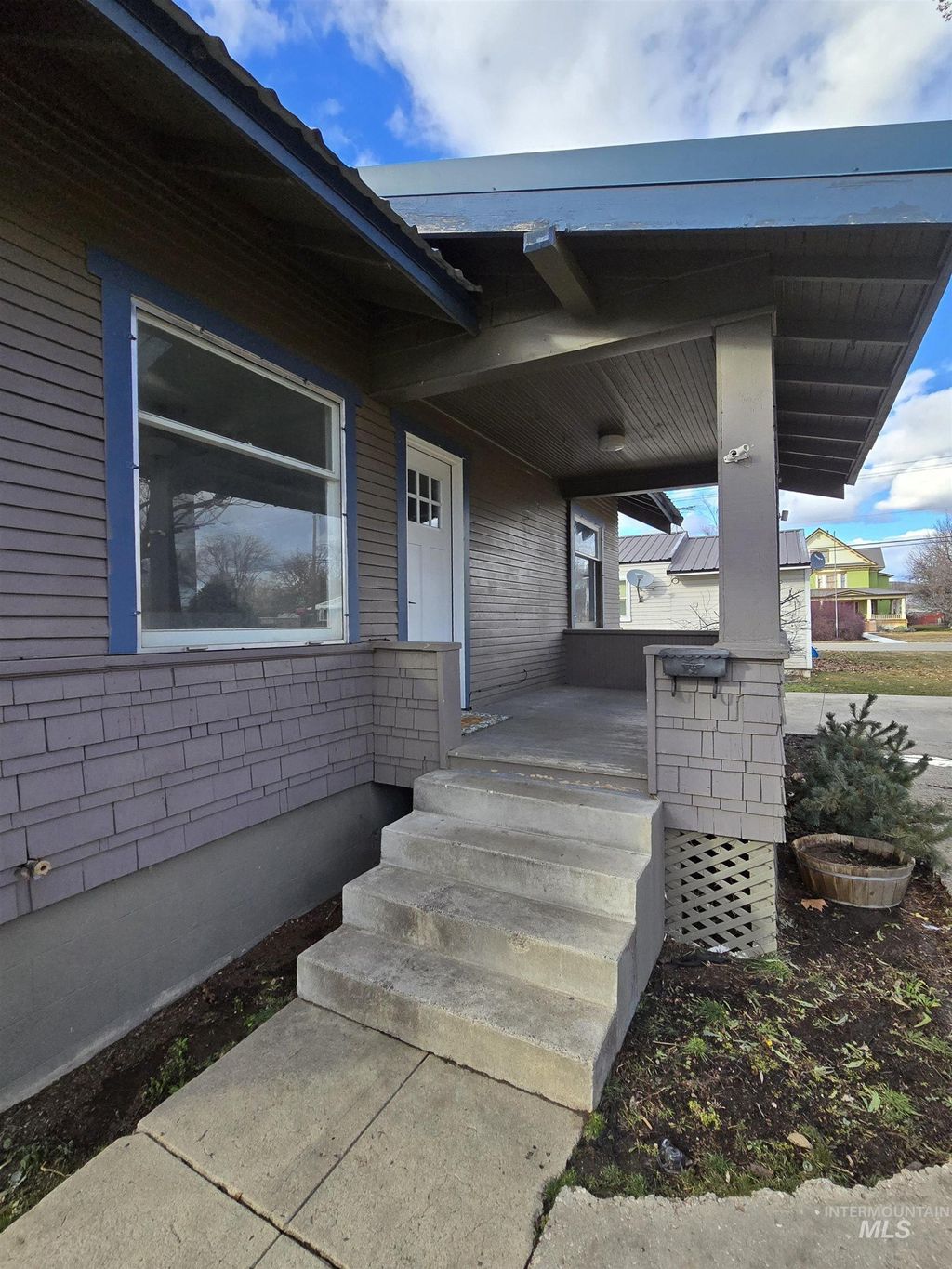 Photo of 1073 W 5th St, Weiser, ID 83672 (MLS # 98974423)