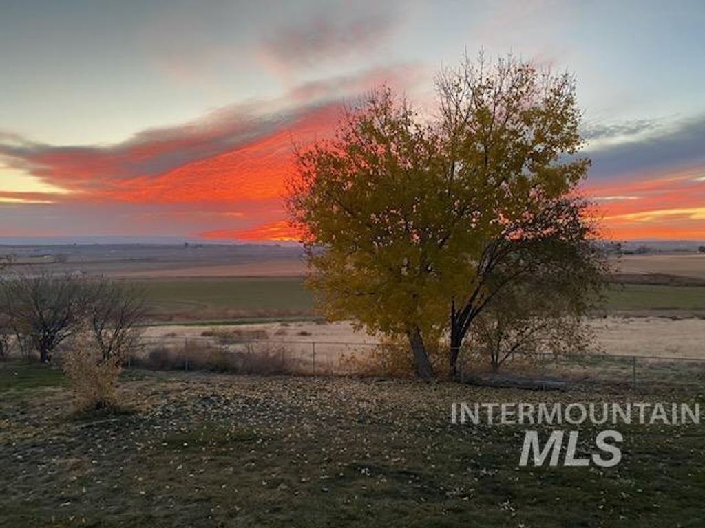 Photo of 16677 Sage Acres Ln, Caldwell, ID 83607 (MLS # 98970075)