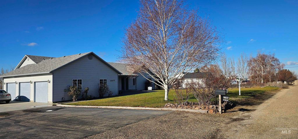 Photo of 16677 Sage Acres Ln, Caldwell, ID 83607 (MLS # 98970075)