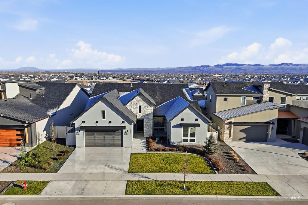 Photo of 2976 E Parulo Dr, Meridian, ID 83642 (MLS # 98987636)