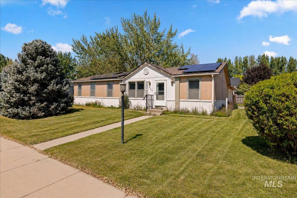 Photo of 402 Cedar St, Middleton, ID 83644 (MLS # 98984275)