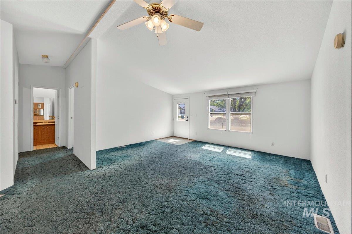 402 Cedar St
