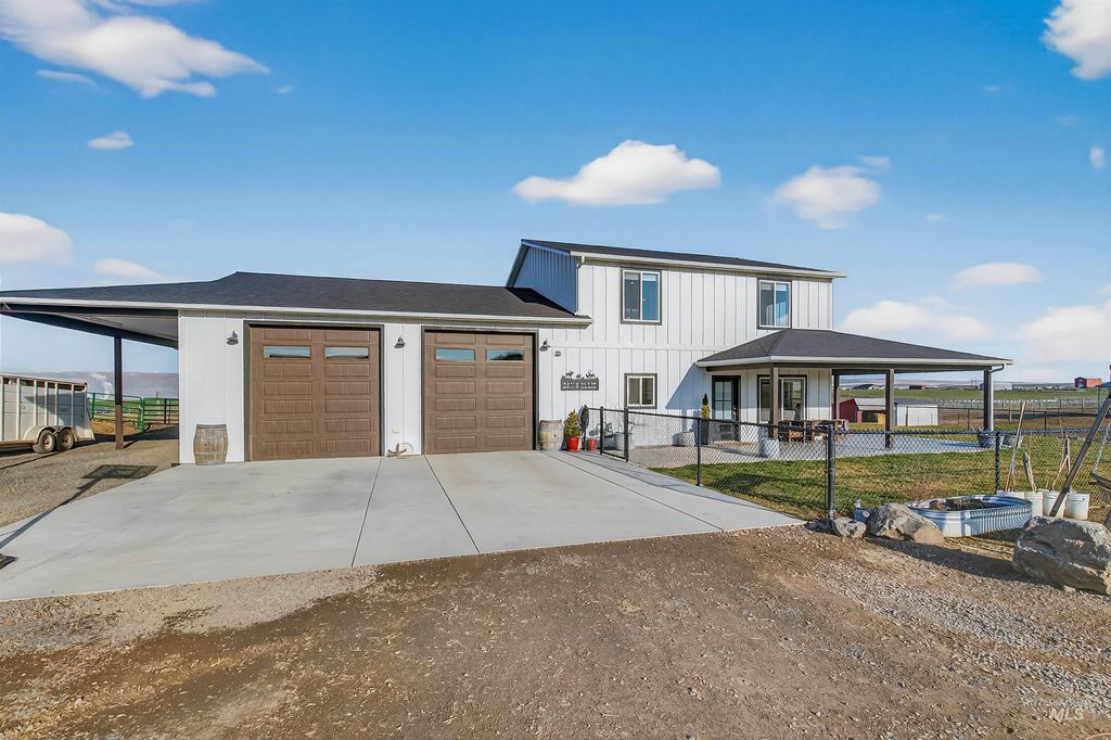 Photo of 2227 Orchards Ave, Lewiston, ID 83501 (MLS # 98973352)