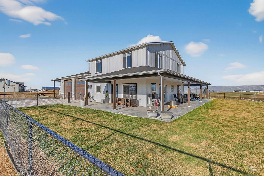 Photo of 2227 Orchards Ave, Lewiston, ID 83501 (MLS # 98973352)