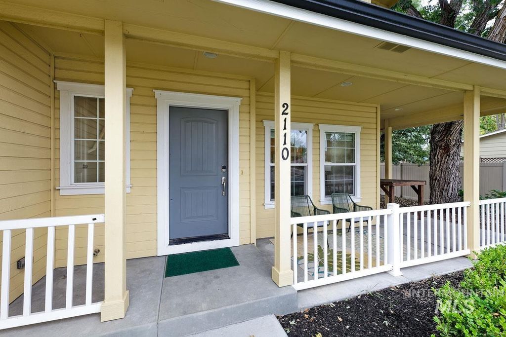 Photo of 2110 N Allumbaugh St, Boise, ID 83704 (MLS # 98963356)