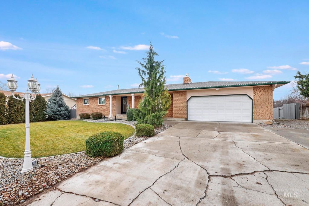 Photo of 2432 Dorm Dr, Twin Falls, ID 83301 (MLS # 98970278)