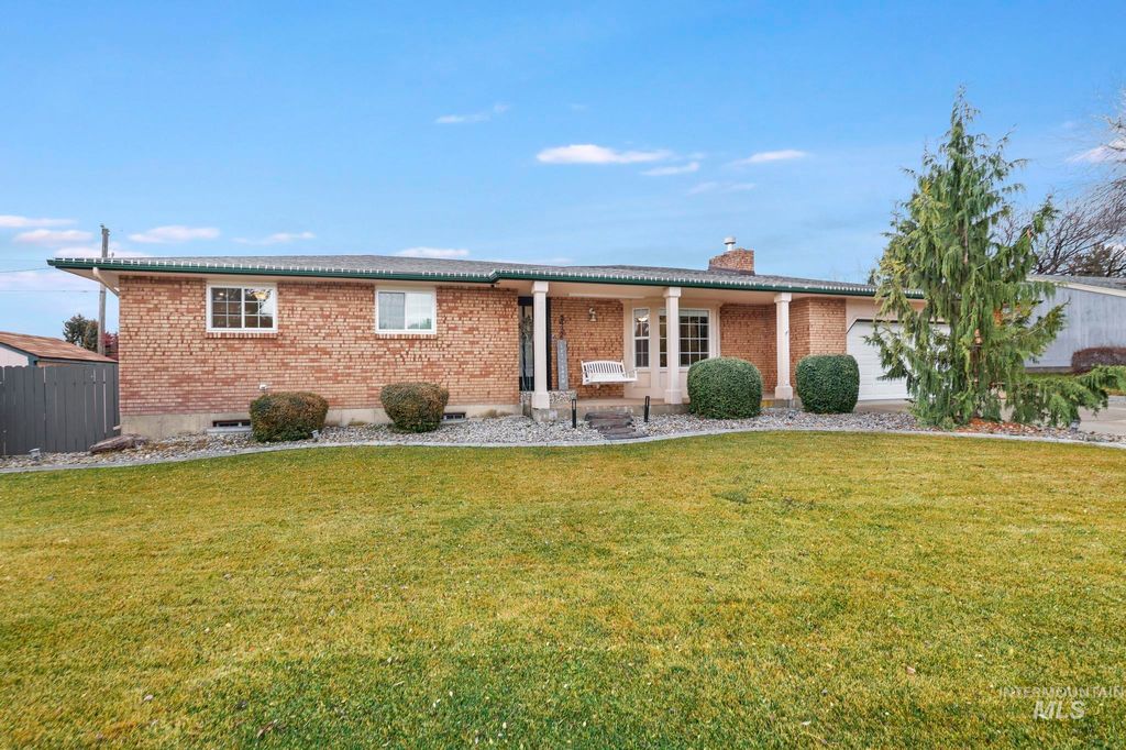 Photo of 2432 Dorm Dr, Twin Falls, ID 83301 (MLS # 98970278)