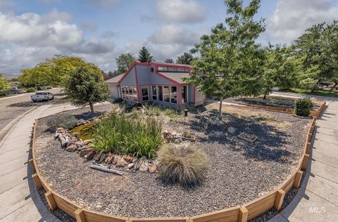 Photo of 5132 S Council Bluffs Way, Boise, ID 83716 (MLS # 98950241)