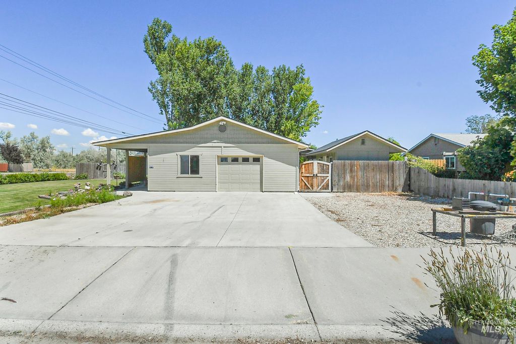 Photo of 1108 E Ustick Rd, Caldwell, ID 83607 (MLS # 98992884)