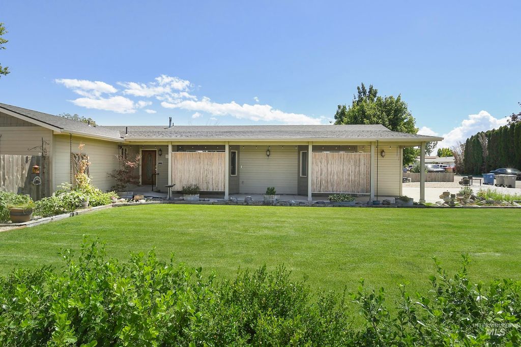 Photo of 1108 E Ustick Rd, Caldwell, ID 83607 (MLS # 98992884)
