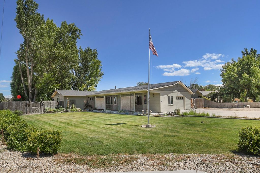 Photo of 1108 E Ustick Rd, Caldwell, ID 83607 (MLS # 98992884)